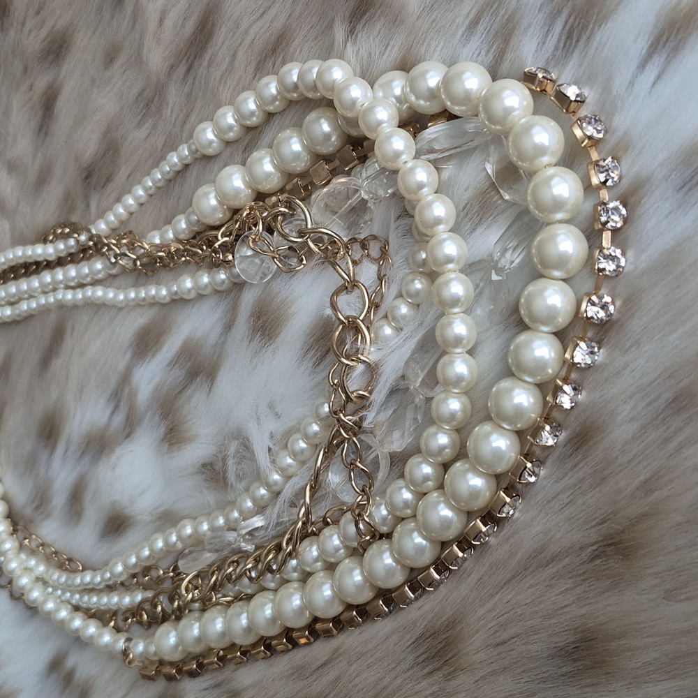 🌙Multilayer Pearl and Gold Rhinestone 7 Layer Statement Necklace - Picture 5 of 5